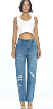 Load image into Gallery viewer, Ripped Straight Leg jeans

